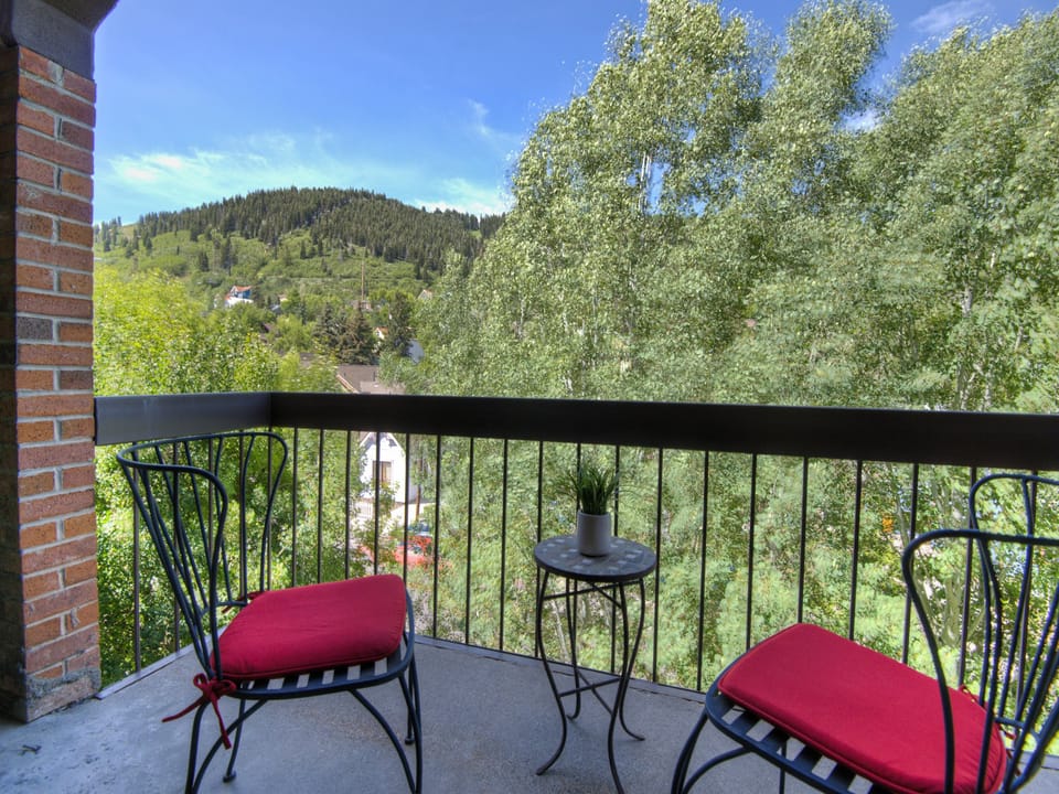 Private balcony - Park City Lodging-Park Station 147-Balcony