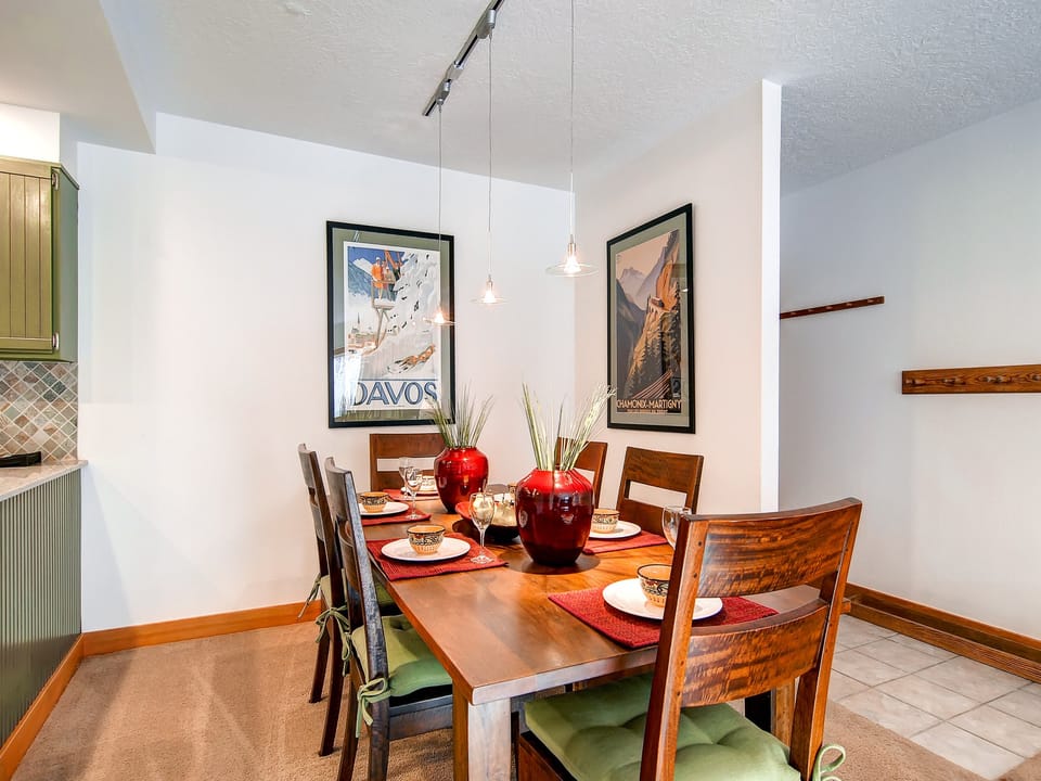 Gracious dining table for 6 - Park City Lodging-Park Station 147-Dining Room