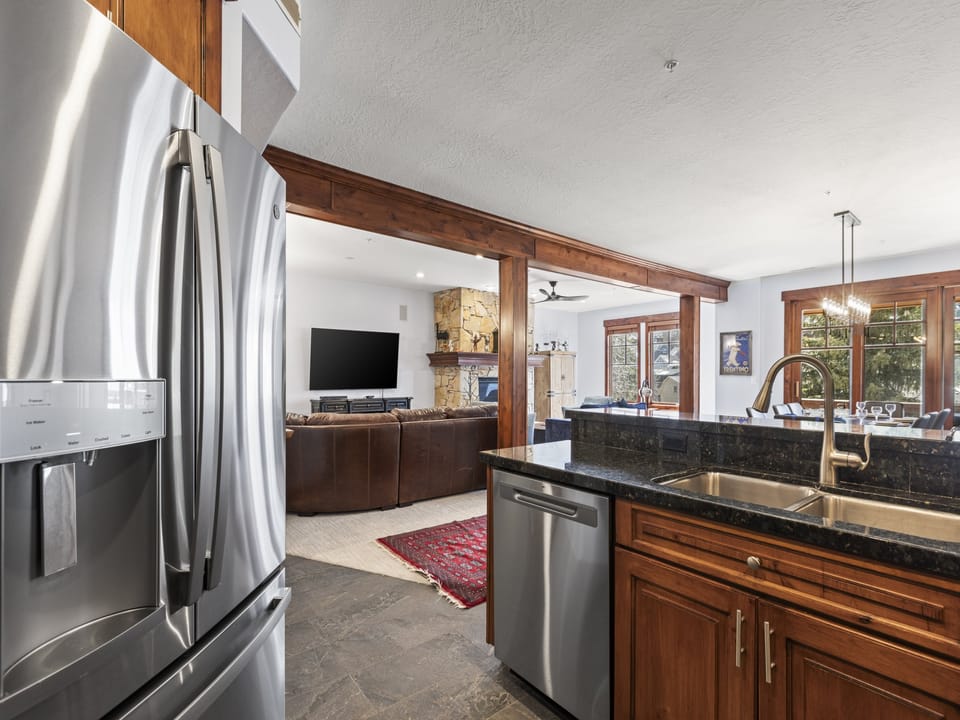 The Town Pointe B304 condominium is the perfect location to ski-in/out to Town Lift and walk to Historic Main Street - Park City, Utah.