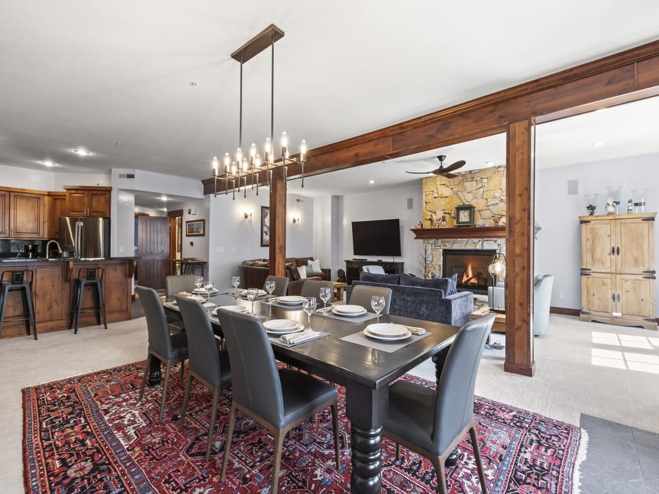 The Town Pointe B304 condominium is the perfect location to ski-in/out to Town Lift and walk to Historic Main Street - Park City, Utah.