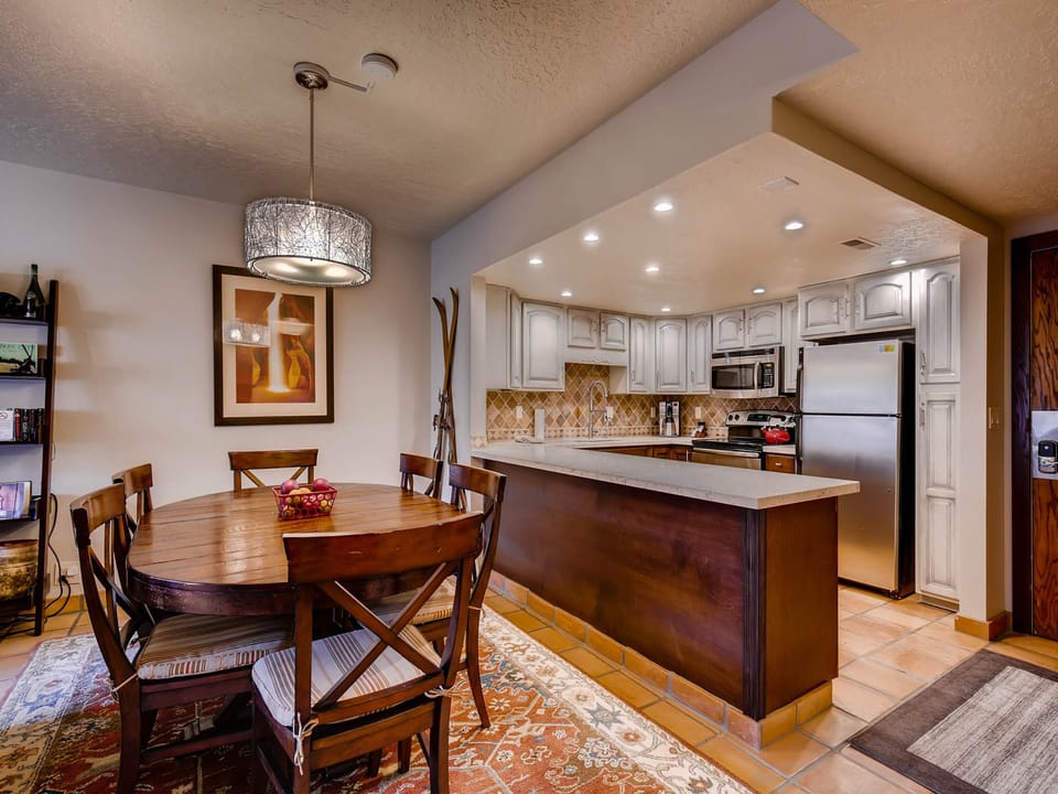 Elegant open kitchen dining space - Park City Lodging-Park Station 140-Dining Room