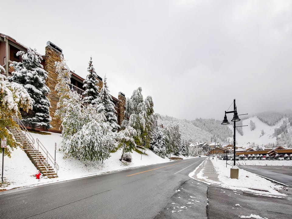 ParkCityLodging_PowderRunC11_Exterior2