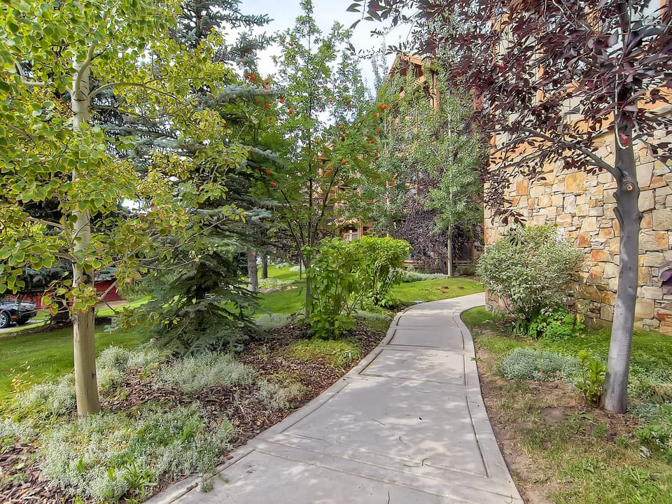 Park City Lodging-Park Station 214-Walkway