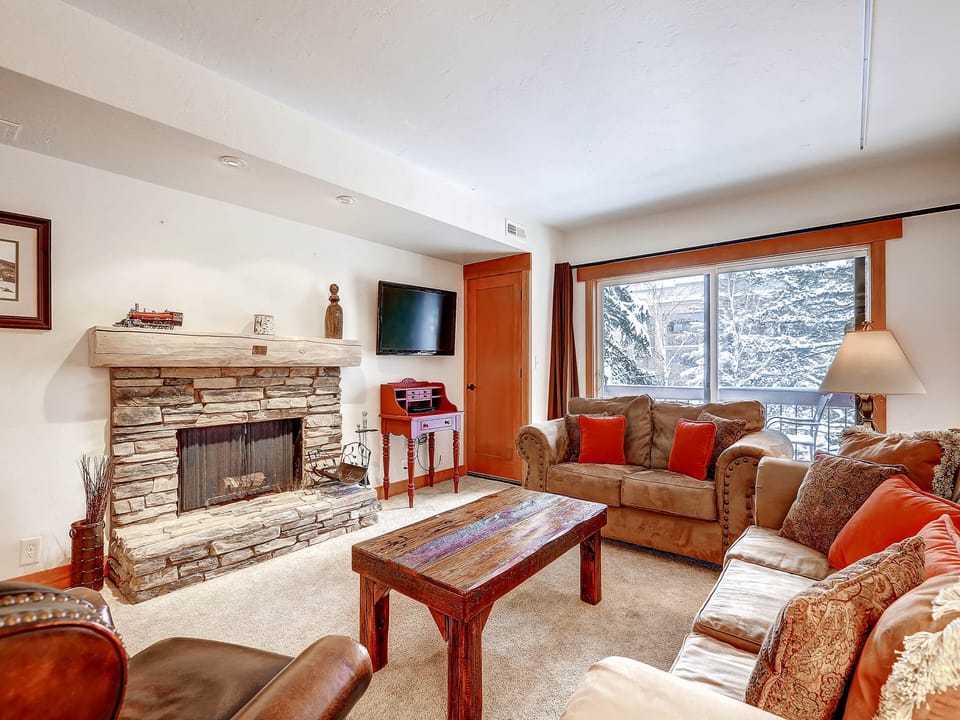 Easy warm living room - Park City Lodging-Park Station 134-Living Room
