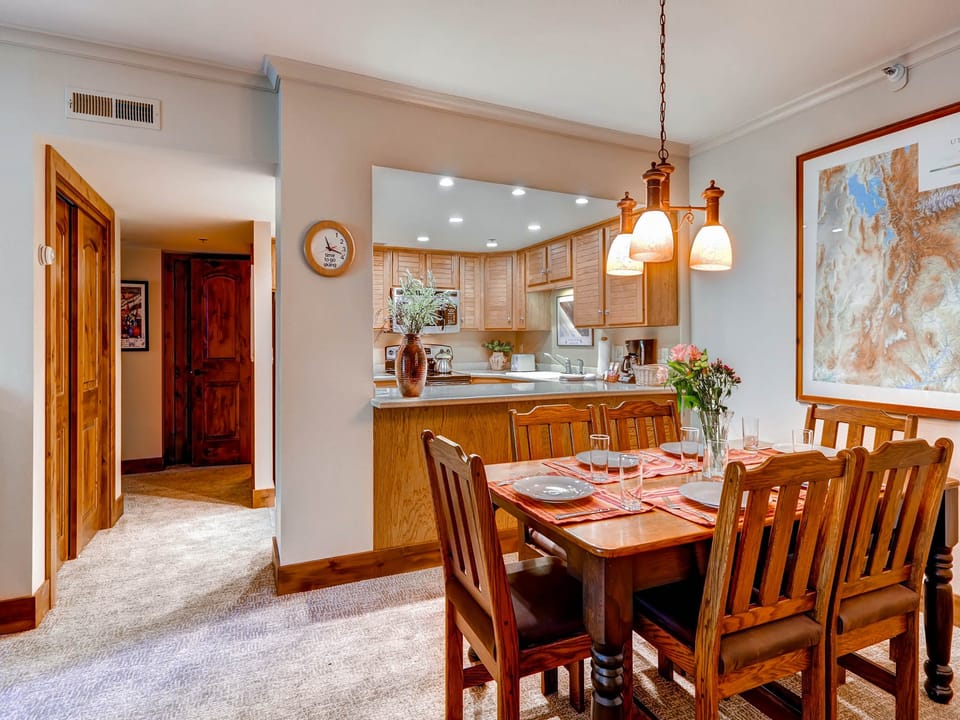 Dining table seating 6 full kitchen - Park City Lodging-Park Station 233-Dining Room