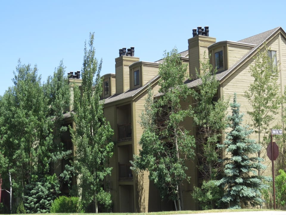 Park City Lodging, Inc. Snowcrest Exterior