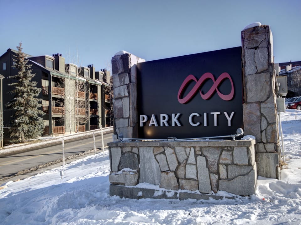 Park City Lodging-Powder Pointe 303B