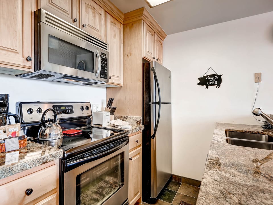 Full kitchen - Park City Lodging-113A Edelweiss