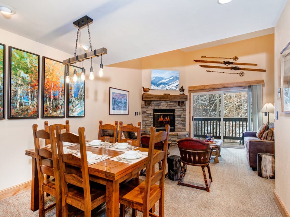 Snow Flower 156 has an open concept dining area with seating for 6.