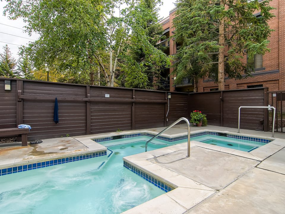 Park City Lodging-Park Station 229-Outdoor Hottub