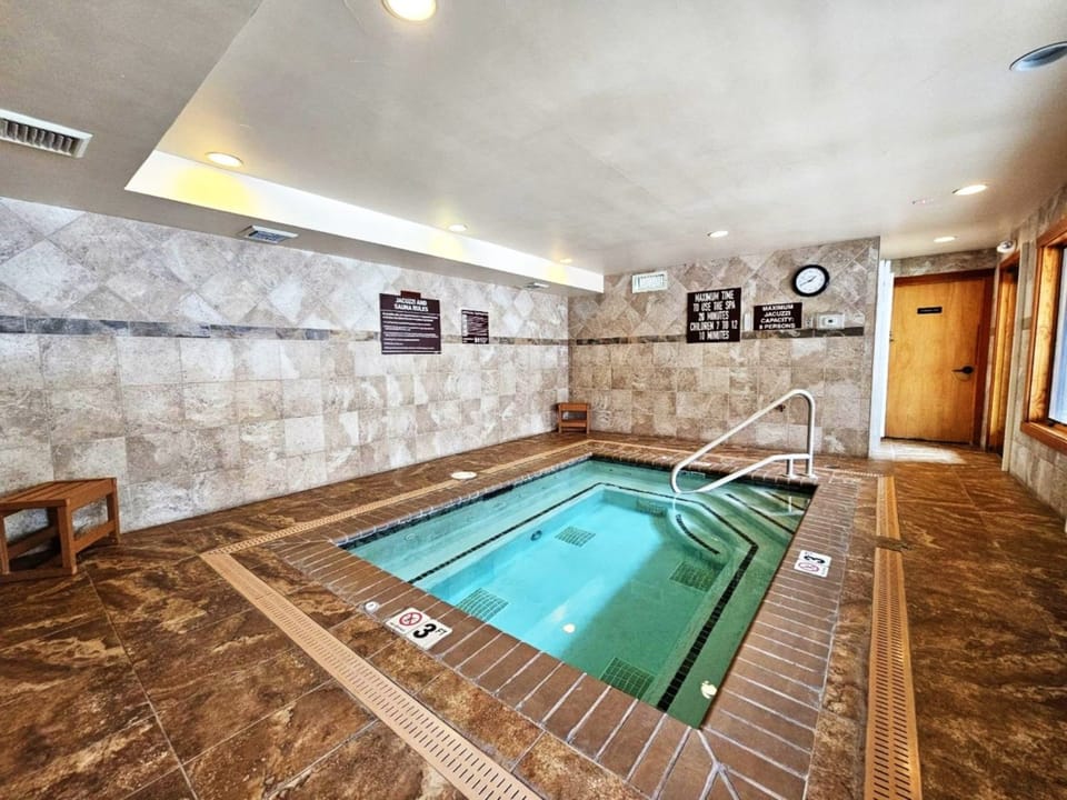 Club House - Hot Tub