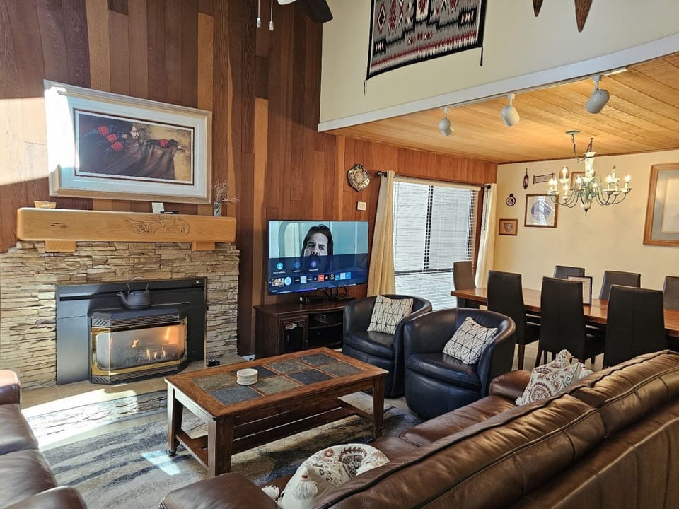 Main Level - Living Room