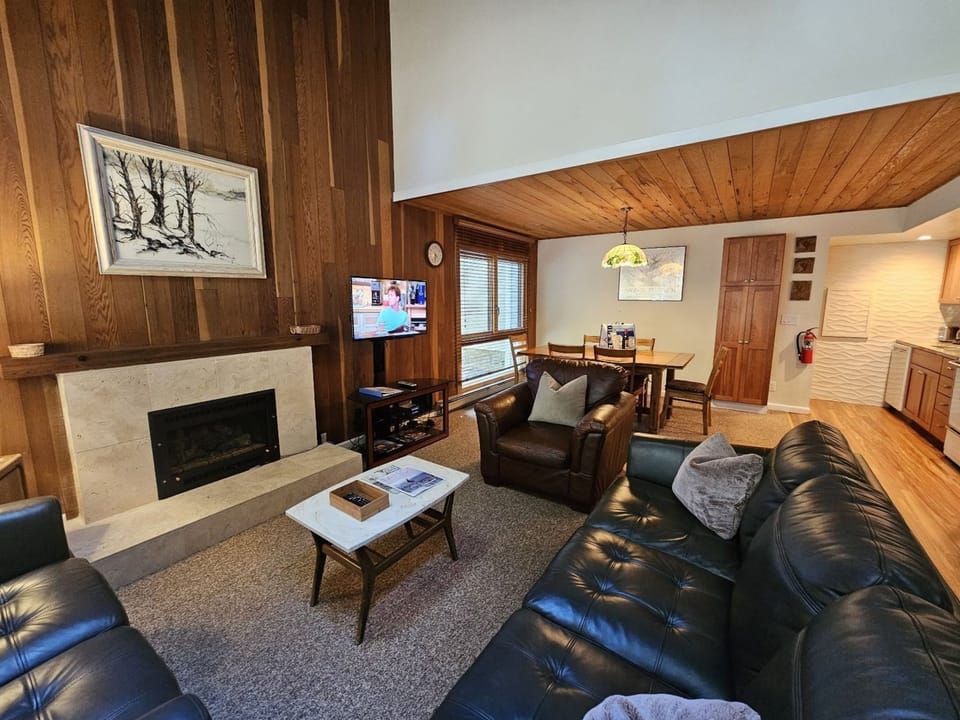 Main Level - Living Room