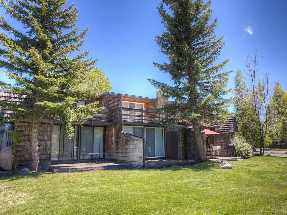 Professionally managed by Lake Tahoe Accommodations