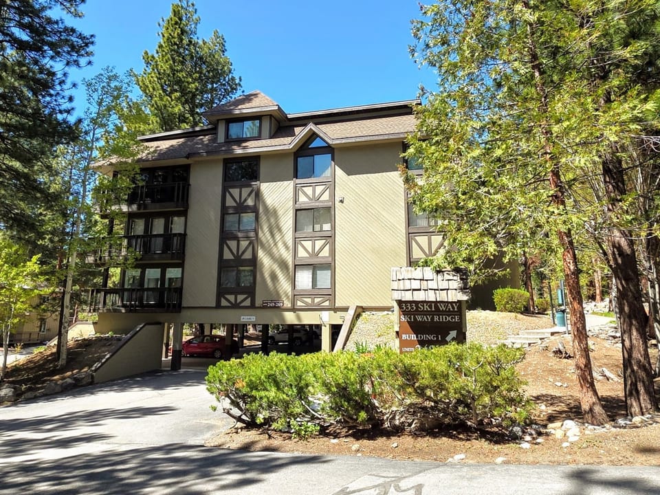 Ski Way Ridge Condominiums Complex