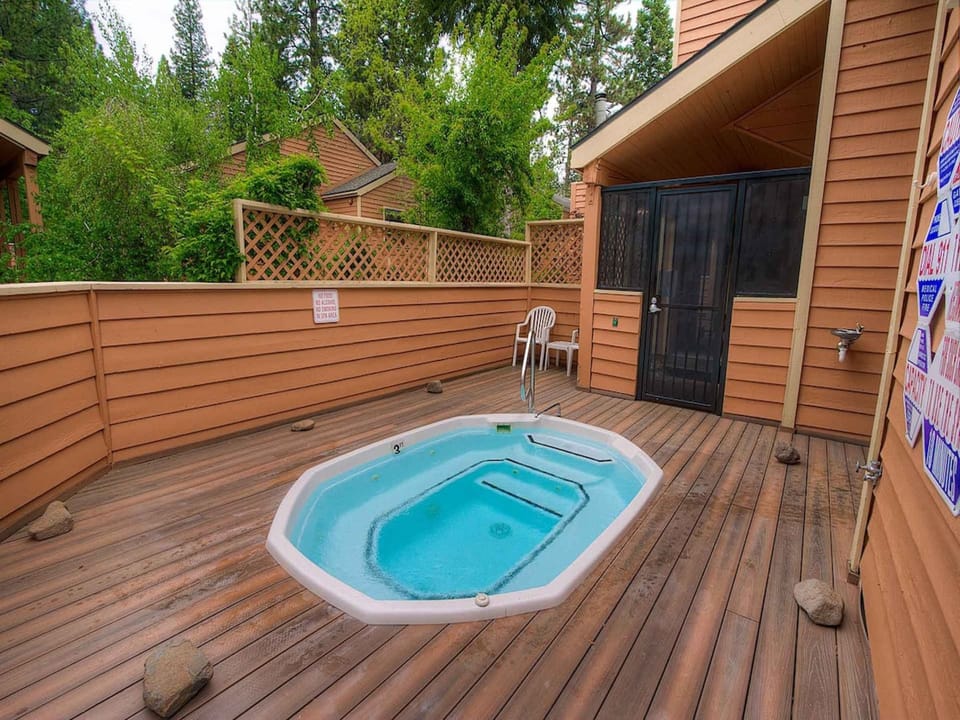 Guest will be checked out of property by 7:00 am on 9-23-23 and will leave the keys on the kitchen counter  ~Brandi