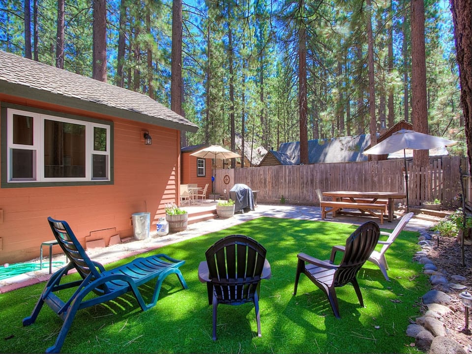cyh0840 backyard seating area