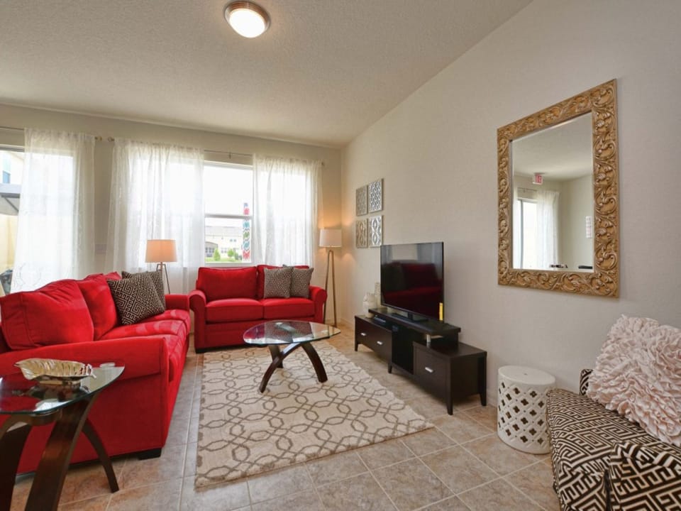 05-Family Room.jpg
