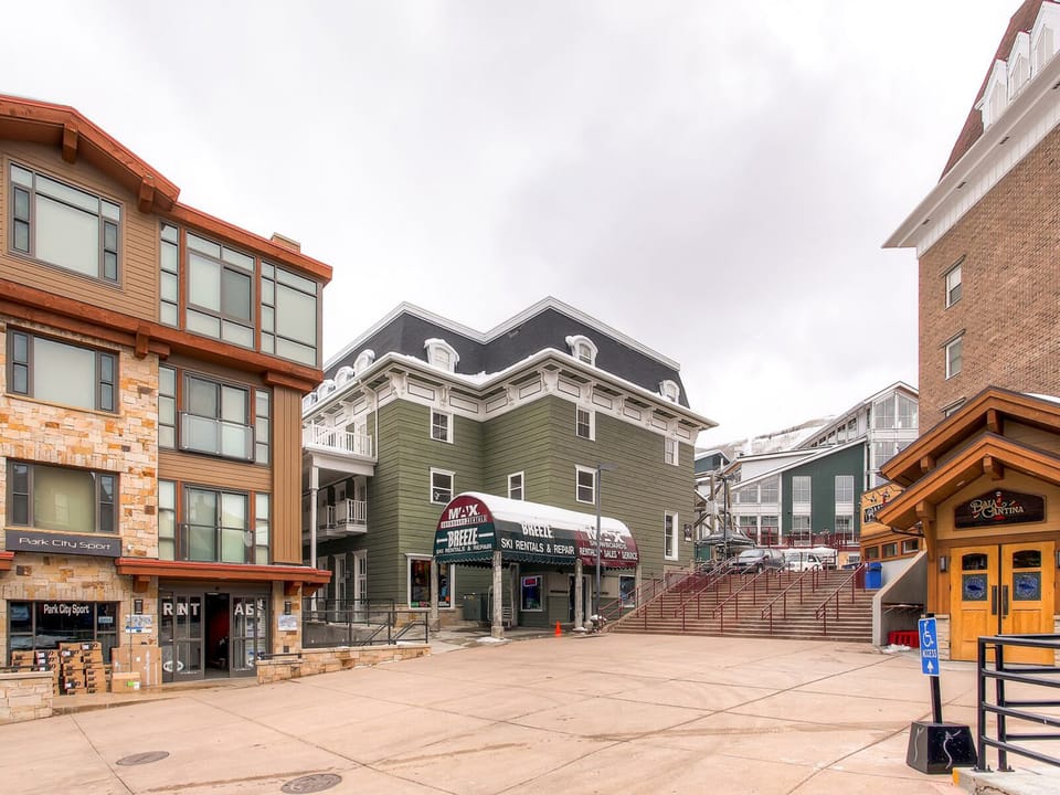 ParkCityResortLodging-ResortPlaza5034