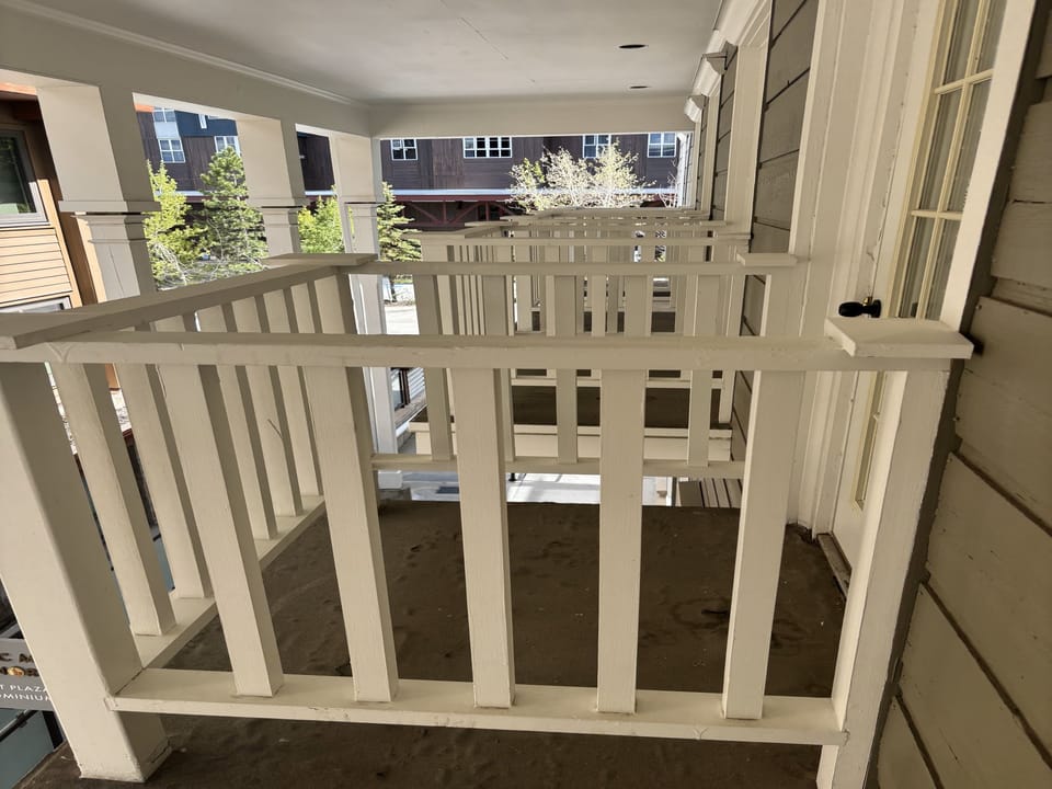 Resort Plaza 5002 - Small balcony