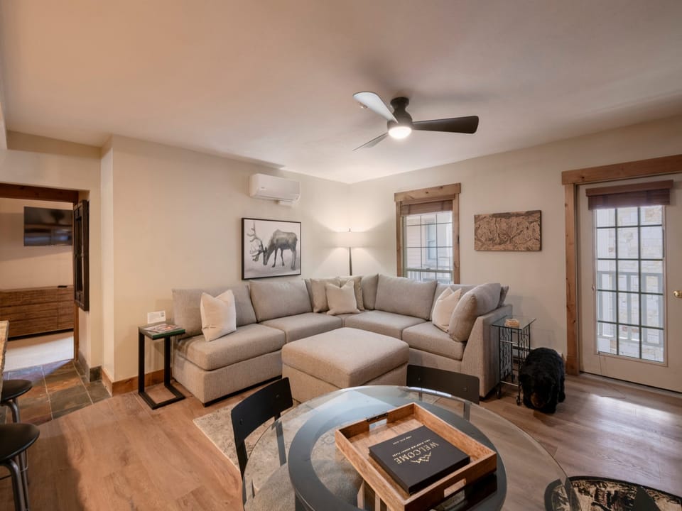 Resort Plaza 5002-Cozy living room with fireplace