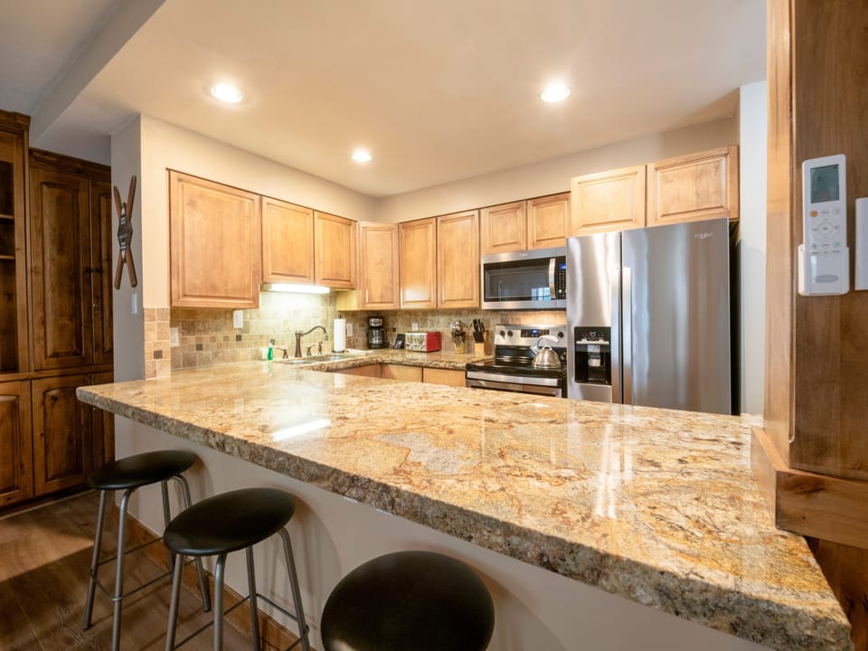 Resort Plaza 5002-Full kitchen with cookware
