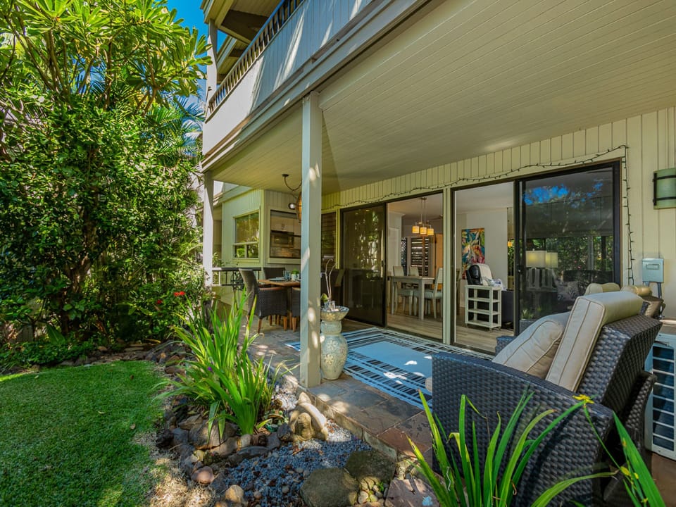 Lanai provides comfort and privacy.