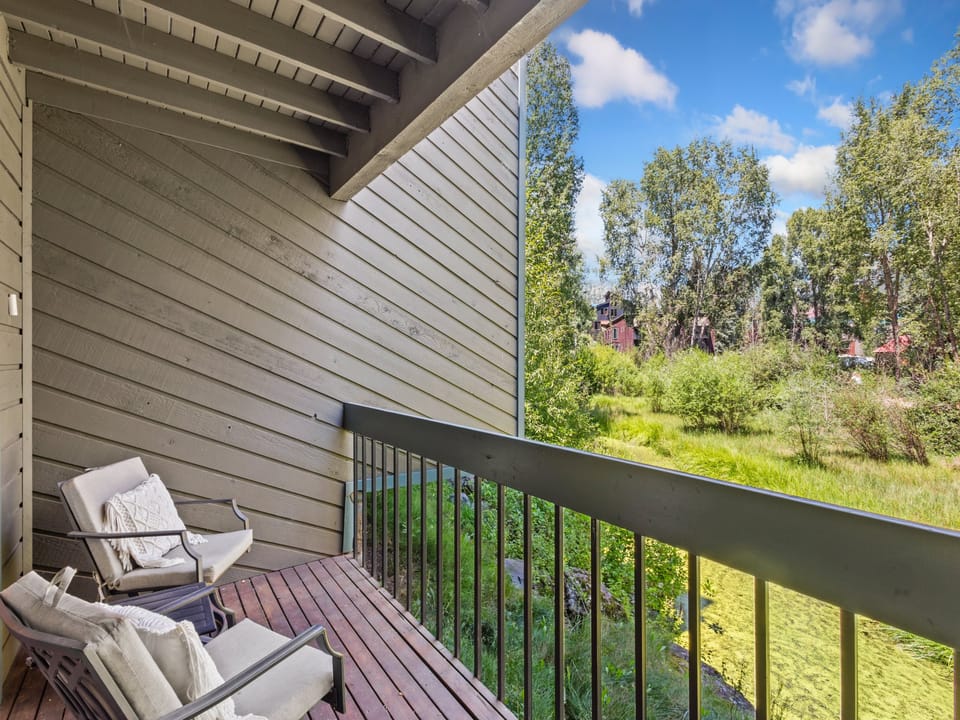 This building is simultaneously close to the action of town but set back in a secluded, scenic corner.