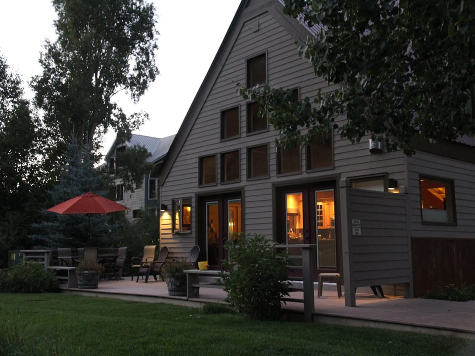 Viking Lodge 100A has a huge 900sf deck that wraps around the living room & looks right out to the San Miguel River and the ski area.