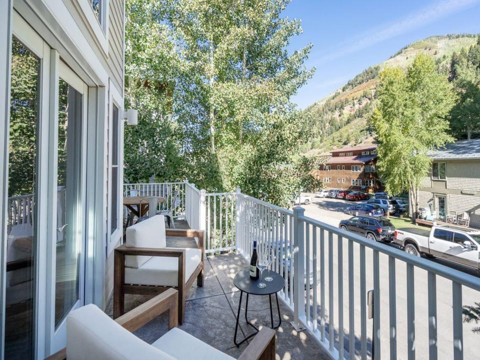 Beautiful front deck for enjoying the views.
