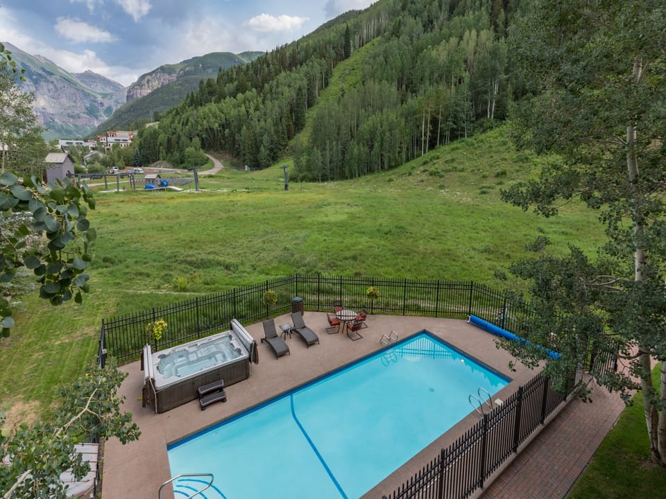 Easily one of the largest hot tubs in Telluride!