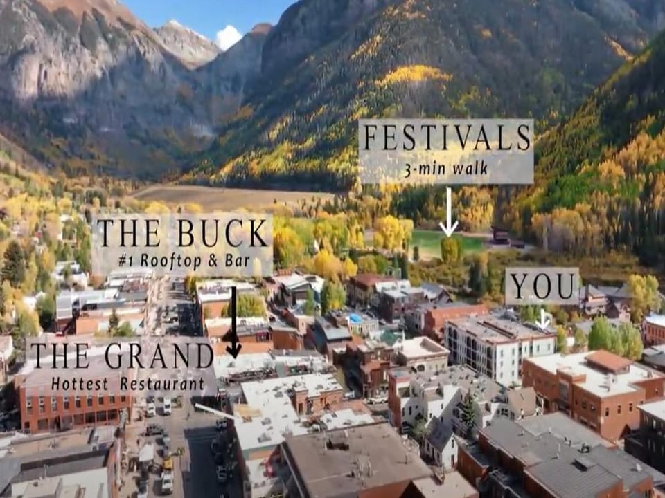 Fall Line 308 centrally located, minutes walk to Town Park and festivals. Main Street and all bars and restaurants.