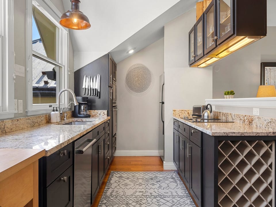 Perfectly designed kitchen for all your needs.