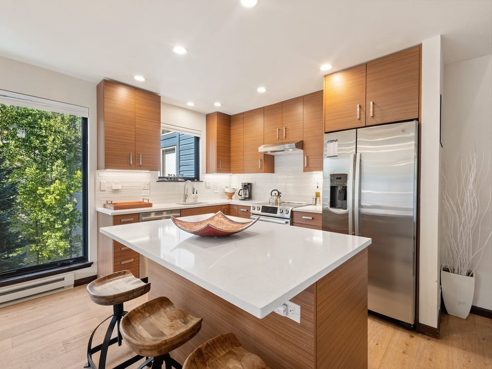 Spacious Kitchen with Island seating for 3.