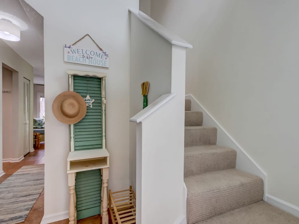 Foyer/Stairway