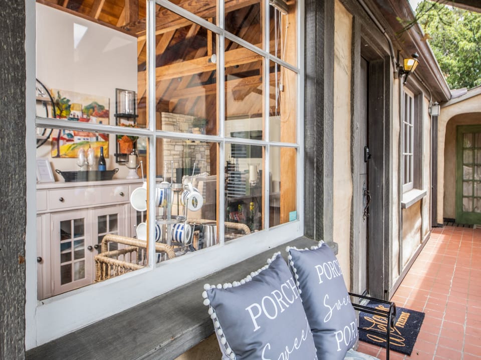 Beautiful Updated Suite in Downtown Carmel-by-the-Sea!