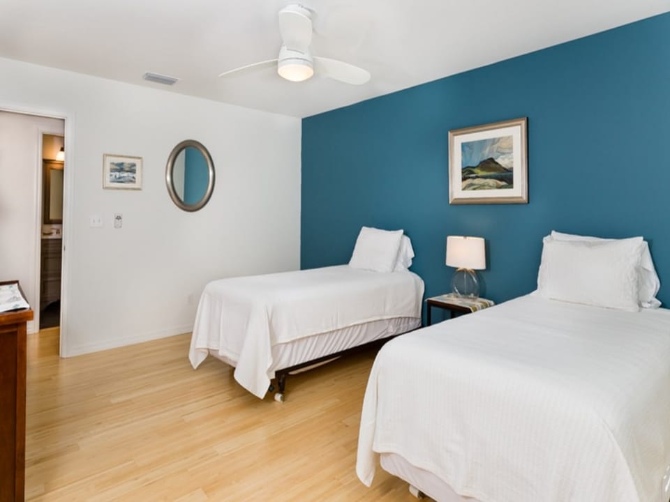Bedroom with Twins