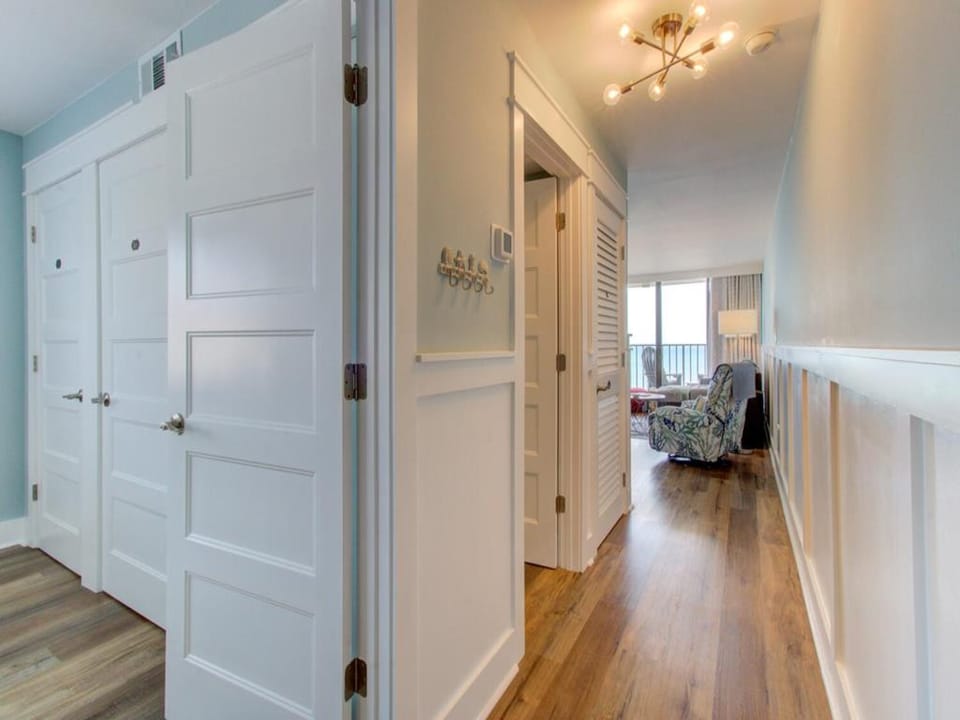 Atlantic Towers 501-large-018-020-Hallway-1500x986-72dpi