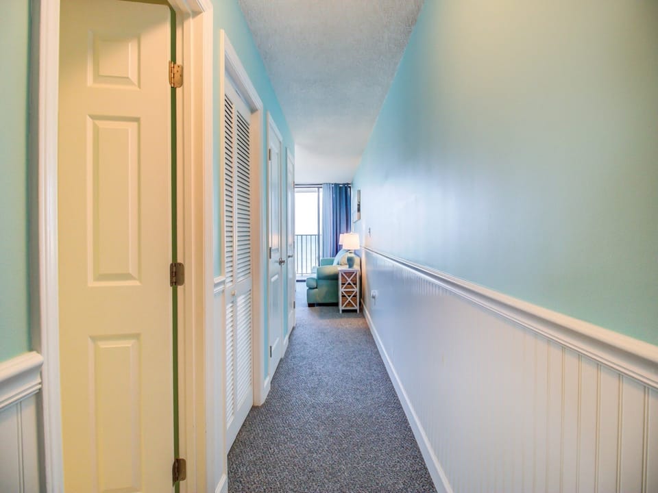 Atlantic Towers 506-print-012-005-Hallway-4200x2802-300dpi