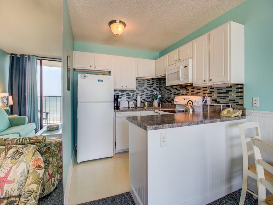 Atlantic Towers 506-print-008-009-Kitchen-4200x2804-300dpi