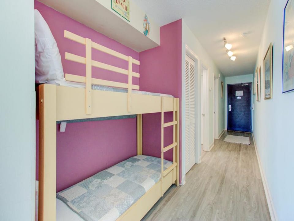 Atlantic Towers 411-large-017-004-Hall Bunks-1500x986-72dpi