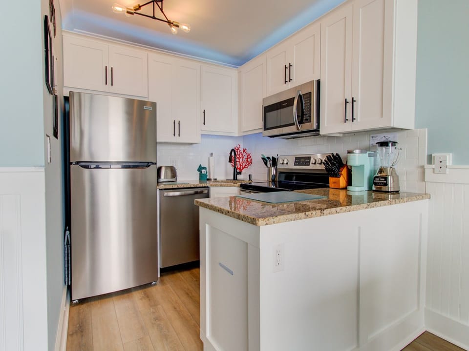 Atlantic Towers 304-print-011-047-Kitchen-4200x2804-300dpi