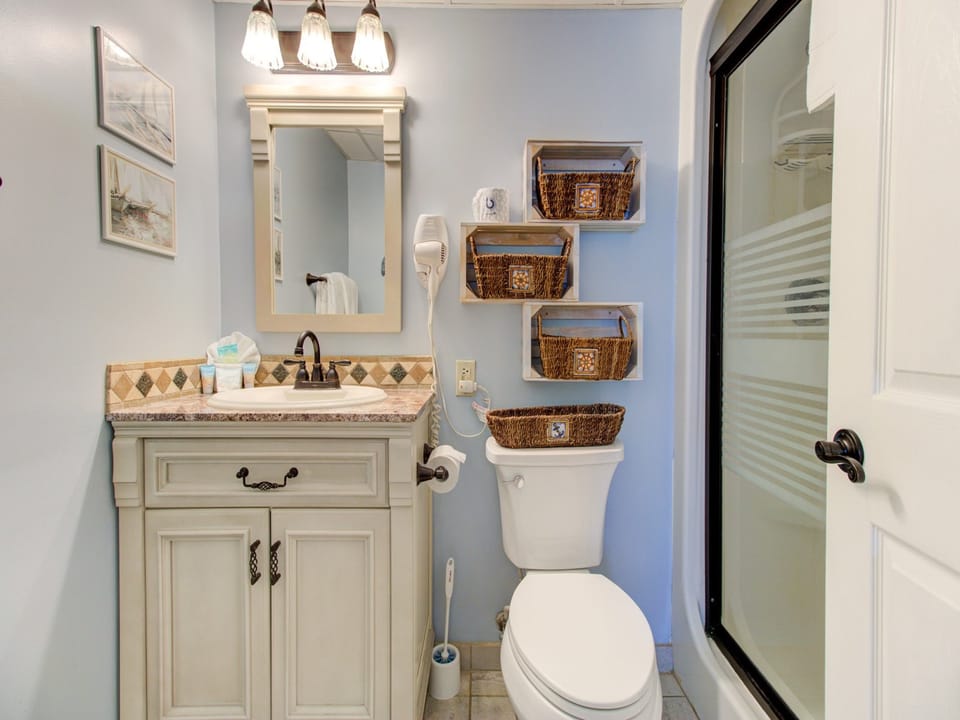 1615 Lake Park Blvd S Unit 312-print-017-026-Bathroom 1-4200x2761-300dpi
