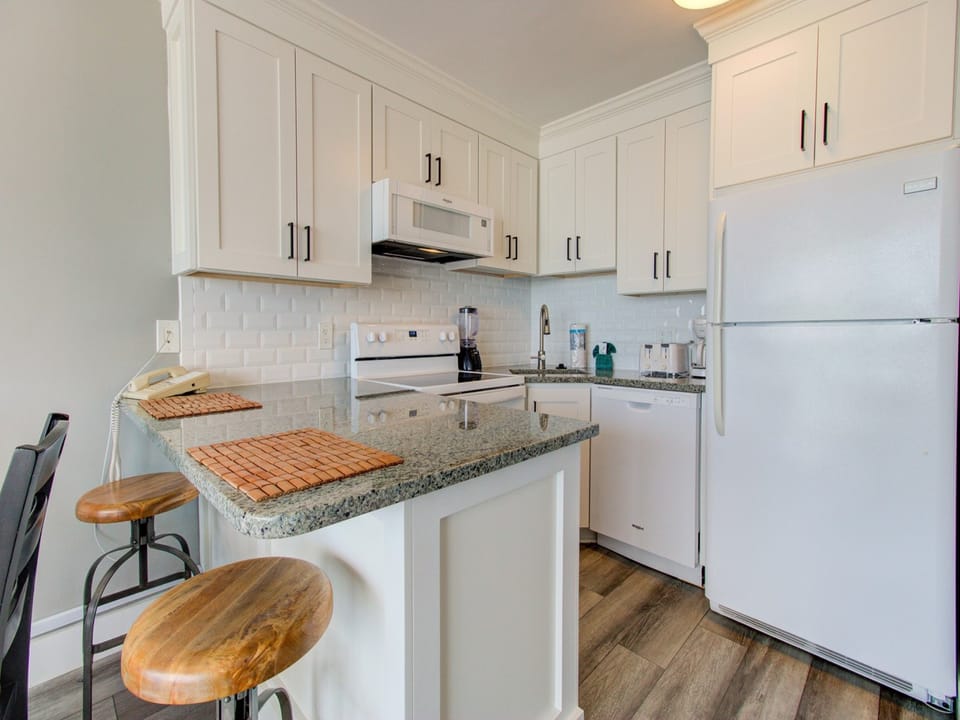 Atlantic Towers 703-print-009-012-KitchenEating Area-4200x2760-300dpi