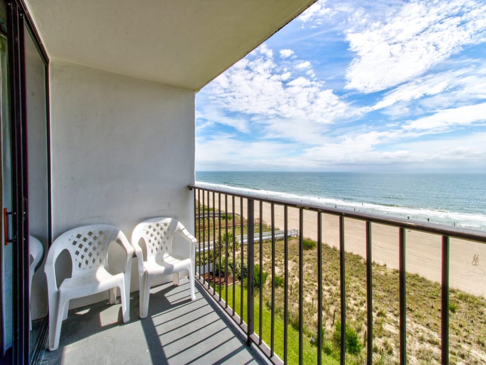 Atlantic Towers 606-print-023-020-Balcony-2048x1345-300dpi