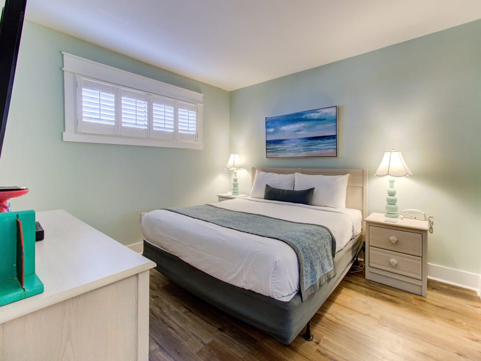 Atlantic Towers 606-print-014-031-Bedroom-4200x2759-300dpi
