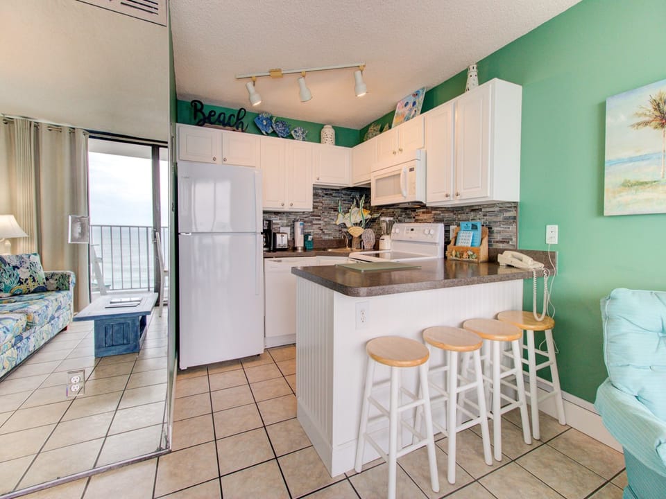 Atlantic Towers 701-print-008-038-KitchenEating Area-4200x2760-300dpi