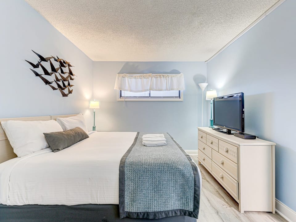 Atlantic Towers 1109-print-012-025-Bedroom-4200x2801-300dpi