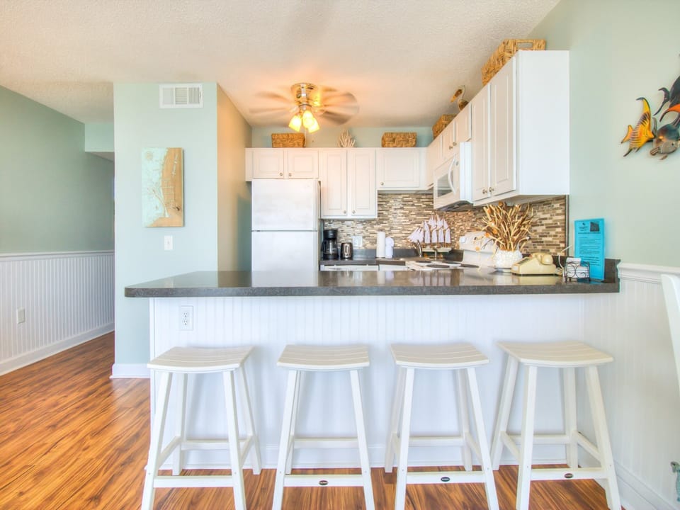 Atlantic Towers 1112-print-007-006-KitchenBreakfast Bar-4200x2804-300dpi
