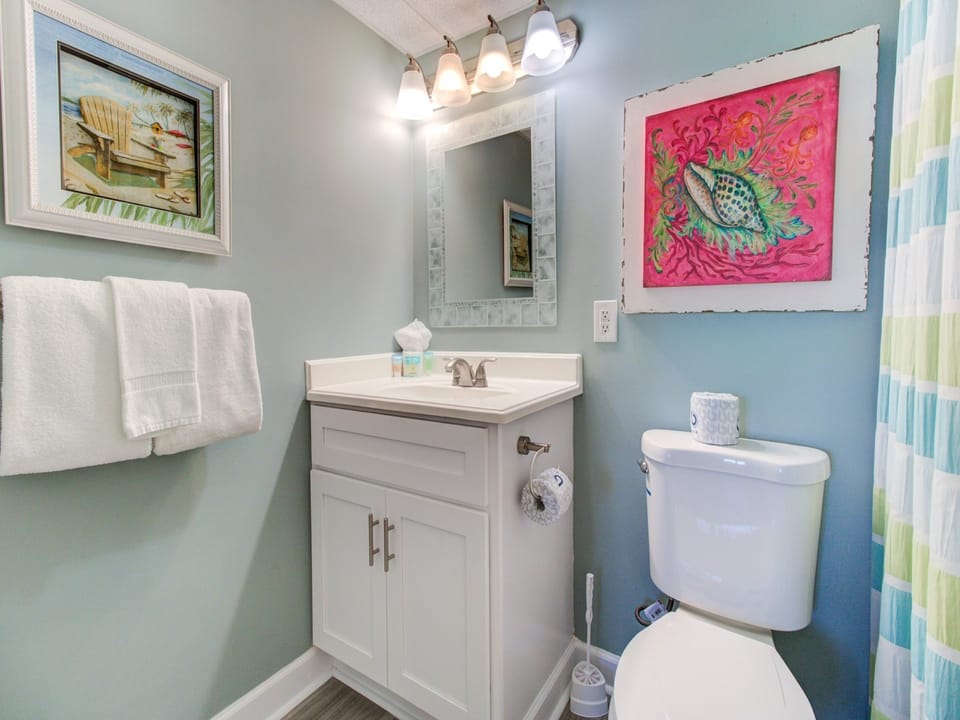 Atlantic Towers 812-print-016-015-Bathroom 1-4200x2760-300dpi